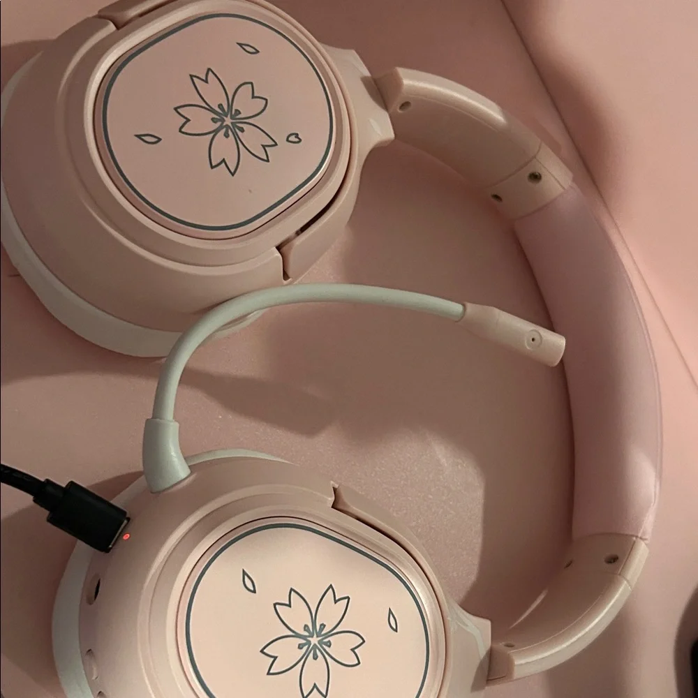 Pink Wireless Over-Ear Headphones with Flower Design for gaming